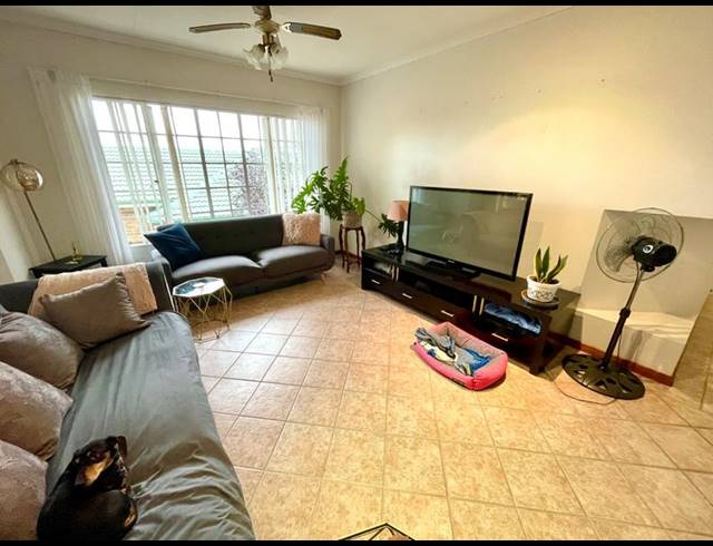 3 BEDROOM TOWNHOUSE FOR SALE IN KENMARE